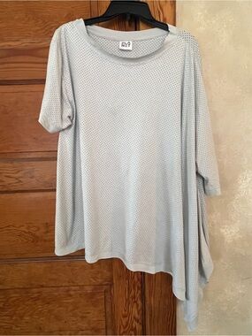 Planet by Lauren G Women’s Sporty Streetwear Asymmetrical Mesh Microfiber Shirt